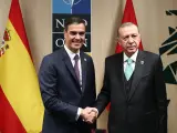El presidente del Gobierno, Pedro Sánchez, y el presidente de Turquía, Recep Tayyip Erdogan, en Lituania.
