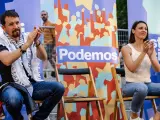 Pablo Iglesias e Irene Montero durante el acto de cierre de campaña de Podemos para los comicios europeos.