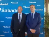 El presidente de Banco Sabadell, Josep Oliu, y el consejero delegado, C&eacute;sar Gonz&aacute;lez-Bueno.