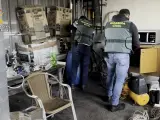 Diecisiete detenidos en Madrid en el desmantelamiento de una banda traficante de cocaína.