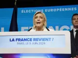 La l&iacute;der de la ultraderechista Agrupaci&oacute;n Nacional (RN), Marine Le Pen, comparece en la noche de las elecciones europeas desde la sede del partido en Par&iacute;s.