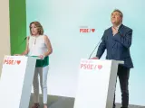 El secretario general del PSOE-A, Juan Espadas, y la expresidenta de la Junta, Susana Díaz, tras las primarias de 2021 en las que se produjo el relevo.