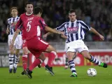 SAN SEBASTIEN - NOVEMBER 9: Francisco Javier De Pedro of Real Sociedad is closed down by Martin Villar Cesar of Deportivo during the Real Sociedad v Deportivo L a Coruna Primera Liga match November 9, 2002 played at the Anoeta Stadium, San sebastien. (Photo by Firo Foto/Getty Images) De Pedro of Sociedad (right) and Cesar of Deportivo