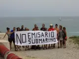 Ecologistas en Acción, en la Playa de Usgo de Cantabria.