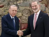 El presidente de la República de Turquía, Recep Tayyip, y el rey Felipe VI en el Palacio de la Zarzuela.