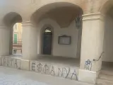 Imagen de la pintada en el Ayuntamiento mallorquín de Felanitx.