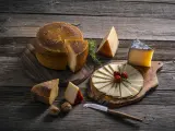 Muchas personas se preguntan si la corteza del queso se puede comer o no.
