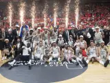 Los jugadores del Real Madrid celebran la ACB.