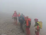 Bomberos rescatan a un escalador herido tras sufrir una caída de unos 20 metros en Cabrales