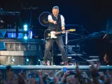Bruce Springsteen actúa en el escenario del Estadio Cívitas Metropolitano el 12 de junio de 2024 en Madrid.