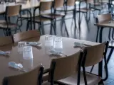 Una mesa de comedor escolar en una imagen de archivo.