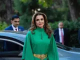 Rania de Jordania con un vestido verde