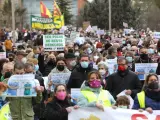 Varias personas durante una manifestación en defensa de la Atención Primaria para la población de las zonas rurales, a 16 de febrero de 2022, en Teruel, Aragón (España).