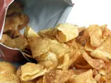 Algunas bolsas de patatas fritas contienen aditivos que suponen un riesgo para la salud
