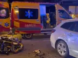 Dos ocupantes de una moto han resultado heridos en una colisión con un VTC, en el distrito madrileño de Chamartín, en la madrugada de este viernes, según informa el servicio de Emergencias Madrid.