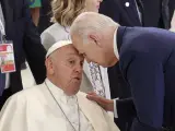 El papa y Joe Biden en la sesión sobre Inteligencia Artificial en Italia.