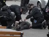 La Policía de Hamburgo reduce a disparos a un hombre que sembró el terror con un hacha antes del Polonia - Países Bajos