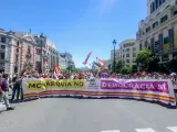 Cientos de personas durante una marcha contra la monarquía en Madrid.