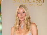 Gwyneth Paltrow con vestido brillante de cristales en Milán