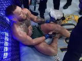 McGregor se rompe la pierna en su tercer combate contra Dustin Poirier