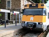 Un tren del R3 de Rodalies a Moncada Bifurcación.