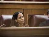 La diputada de Sumar Tesh Sidi, durante una sesión plenaria, en el Congreso de los Diputados.