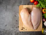 Pechuga de pollo cruda