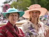 Princess Anne and Gabriella Kingston wave to the crowds as they arrive by carriage on the first day of the Royal Ascot horse race meeting at Ascot, England, Tuesday, June 18, 2024. (AP Photo/Alberto Pezzali) ...Associated Press / LaPresse.Only italy and Spain [[[AP/LAPRESSE]]]