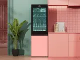 La nevera Instaview con Mood UP está equipado con la tecnología InstaView de LG, que permite ver el interior del frigorífico sin necesidad de abrir la puerta.