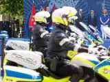 Varias motos de la Policía Municipal de Madrid durante el acto de conmemoración de la festividad de San Juan Bautista, patrón de la Policía Municipal, en el Paseo de Coches del parque de El Retiro, en 2023.