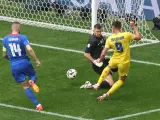 DUSSELDORF, GERMANY - JUNE 21: Roman Yaremchuk of Ukraine scores his team's second goal past Martin Dubravka of Slovakia during the UEFA EURO 2024 group stage match between Slovakia and Ukraine at Düsseldorf Arena on June 21, 2024 in Dusseldorf, Germany. (Photo by Lars Baron/Getty Images)