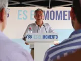El coordinador general del PP y candidato de la formación por Málaga al Congreso, Elías Bendodo, en un acto en Manilva.