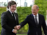 El presidente argentino, Javier Milei, en su visita a Alemania con el canciller Olaf Scholz.