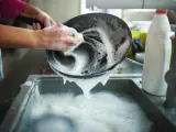 Limpiando una sartén