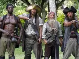 Tamayo Perry (a la derecha) en 'Piratas del Caribe: En mareas misteriosas'