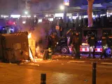 Disturbios y barricadas de fuego en el entorno del recinto del Camp Nou, el 18 de diciembre del 2019.