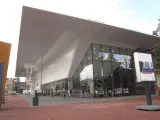 Fachada principal del Museo Stedelijk de Ámsterdam.