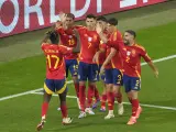 Los jugadores de la selección española celebran un gol en la Eurocopa.