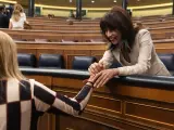 La ministra de Igualdad, Ana Redondo (d), durante una sesi&oacute;n plenaria, en el Congreso de los Diputados, a 27 de junio de 2024, en Madrid (Espa&ntilde;a).