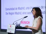 Pie de Foto: La presidenta de la Comunidad de Madrid, Isabel Díaz Ayuso, interviene durante un encuentro con empresarios, organizado por Invest in Madrid, en el Espacio Überlab