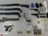 Arsenal de armas encontradas por los Mossos en Figueres.