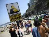 Cartel de aviso de tsunami en Perú.