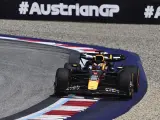 Verstappen en la última curva de Austria.