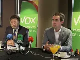 Los diputados de Vox en el Parlamento de Cantabria, Cristóbal Palacio y Armando Blanco. (Foto de ARCHIVO) 23/11/2021