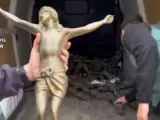La Guardia Civil recupera los crucifijos robados en cementerios de Toledo.