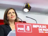 La portavoz del PSOE, Esther Peña, en una rueda de prensa en Ferraz.