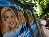 Cartel electoral con Le Pen y Bardella.