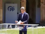 Feijóo contrapone el pacto en EBAU del PP con el "desgobierno" de Sánchez: "Somos el único partido de Estado"