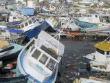 Barcos pesqueros dañados por el huracán Beryl se sientan en el Bridgetown Fisheries en Barbados, lunes, 1 de julio de 2024.
