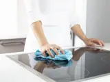 Persona limpiando